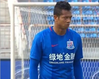 美国导演大卫・林奇就像现代波谱艺术家，他喜欢将一些不相干的东西进行杂凑拼接，从而达到废物利用的目的；当然，他拼接的不是静止的画面，而是流动的影像。