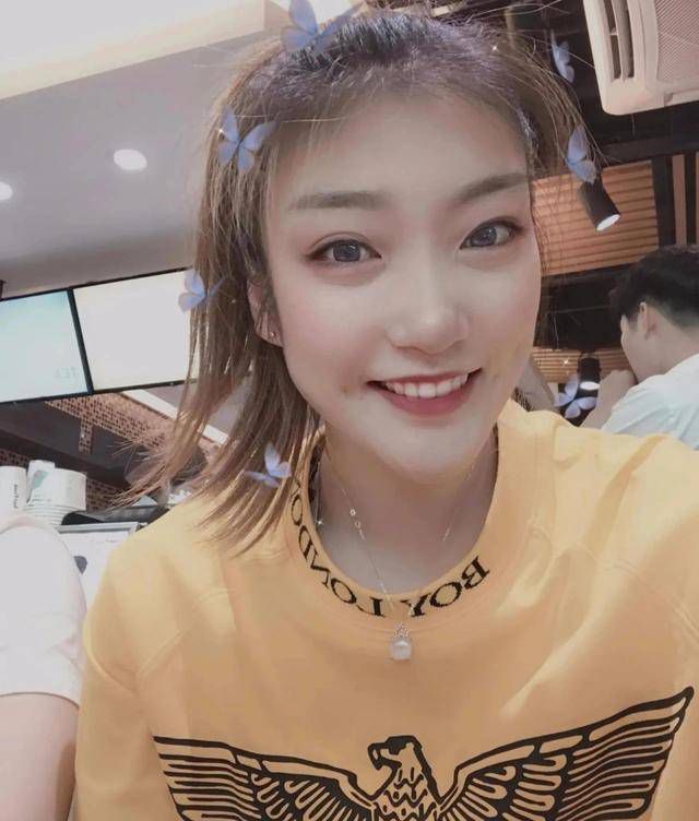网友偶遇周迅李雪琴录节目 玩剧本杀气氛嗨 2021-09-26 9月25日，有网友在个人社交账号晒照，称玩剧本杀时偶遇了正在录制节目的周迅、阿雅、李雪琴一行人，还傲娇发文：“和明星一起玩剧本杀是什么体验？