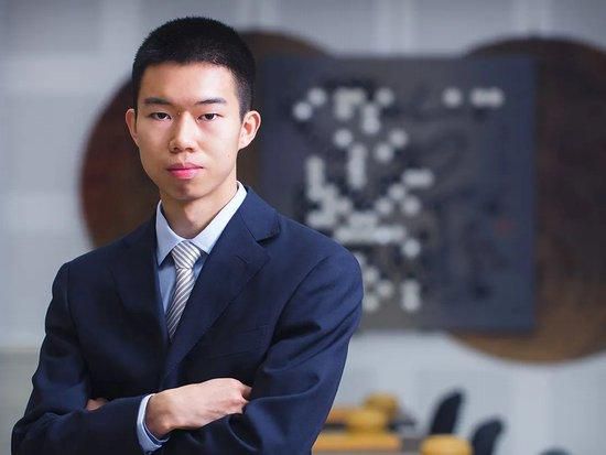 大师入驻“云”直播：大卫·芬奇远程给学生上网课 2020-03-26 受疫情影响，全球各地现已有大批学校宣布停课，转而开启网络授课模式，而近日，导演大卫·芬奇也“顺应潮流”成为了“云”直播中的一员。