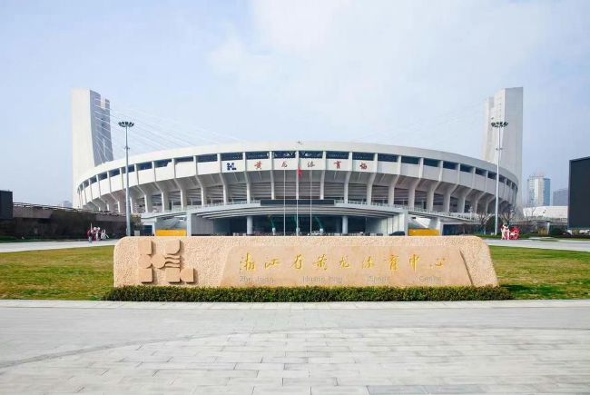 曾宇瑷以艺名“U”赴日发展，虽拥金城武侄女光环，但她拒靠关系，想用自己的双手拼出一片天，出道后除获邀参加多场知名时尚庆典，还加入演出电影 金城武《武侠》片场“收尸” 甄子丹悠闲跷腿 2010-11-04 2010年11月4日讯，云南腾冲，陈可辛执导的大片《武侠》开拍后关注度不断，继汤唯“山野村妇”造型后，记者苦心蹲守，再度拍到另外几位“大咖”的片中造型。