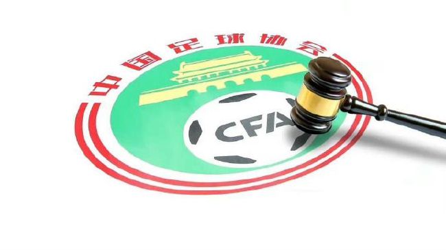 主演新剧《肯尼迪》聚焦著名政治家族 2 堪比时装周!