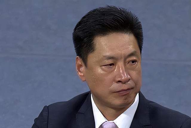 他来到梦寐以求的巧克力之都，施展天赋异禀的巧克力魔法，无论是可以让人漂浮到空中的悬浮巧克力，还是疯狂长发再也不用担心头秃的生发奶油泡芙，旺卡巧克力中蕴含的各种神奇功效令人大开眼界。