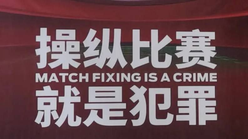 剧组找来很多变魔术的专家一起做研究，如何从头到尾完成这个真正的魔术。