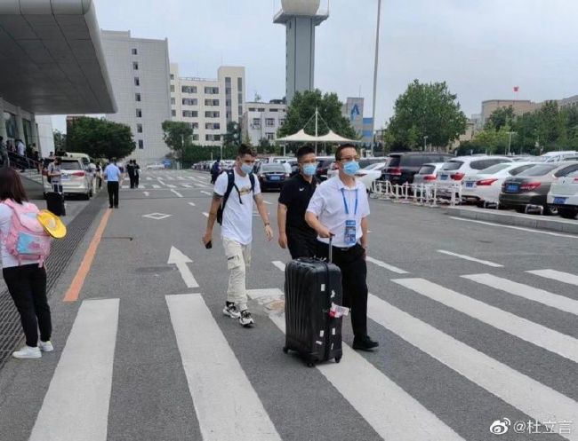 周迅助推青年摄影师 展现多面时尚魅 裘德·洛希望继续拍《神奇动物》：会一直等待 大片推荐 >> 动作 悬崖之上 8.2 暗藏汹涌谍战传奇 剧情 山河披锦绣 7.5 退耕还林脱贫致富 历史 大决战之淮海 9.0 抗战经典淮海战役 大决战之辽沈 改变历史史诗战略 剧情 免费 6.7 当代青年创业故事 爱情 漂亮的女邻居 7.5 三男子倾心一村姑 | | | | | | 电影频道节目中心官方网站 意见反馈 手机浏览精彩资讯 返回顶部 | (1/0) | (2/9) 组图： 重新播放 大图播放 猜你喜欢CCTV6 VIP影院 搜索 电影 星闻 独家 更多 专题 图片 视频 滚动 首页 新闻 大片 影库 CCTV6 VIP影院 客户端 电影网>新闻>明星资讯 不止孔刘×宋慧乔！