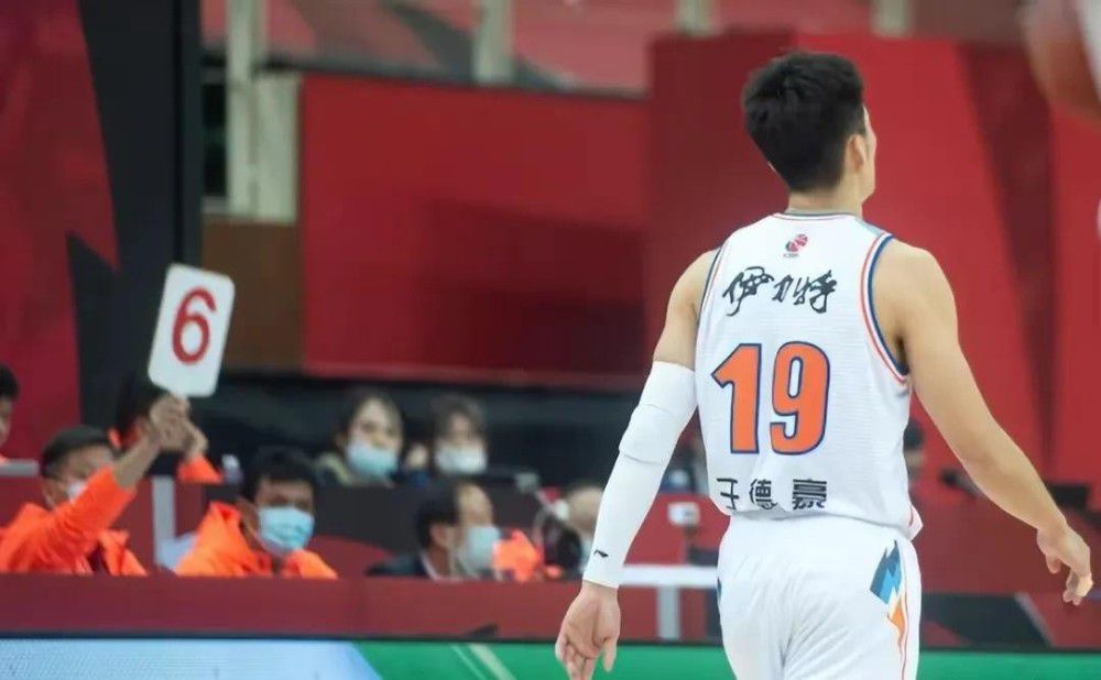 _电影策划_ 消息 首页 新闻 视频 大片 影库 CCTV6 VIP影院 搜索 电影 星闻 独家 更多 专题 图片 视频 滚动 首页 新闻 大片 影库 CCTV6 VIP影院 客户端 电影网>新闻>原创深度策划 暌违四年再度回归 《平原上的火焰》为何熄火？