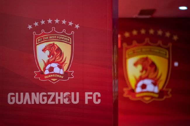 在电影里，吴京叔叔也是这样的大侠，我也想成为像他一样的大侠”。