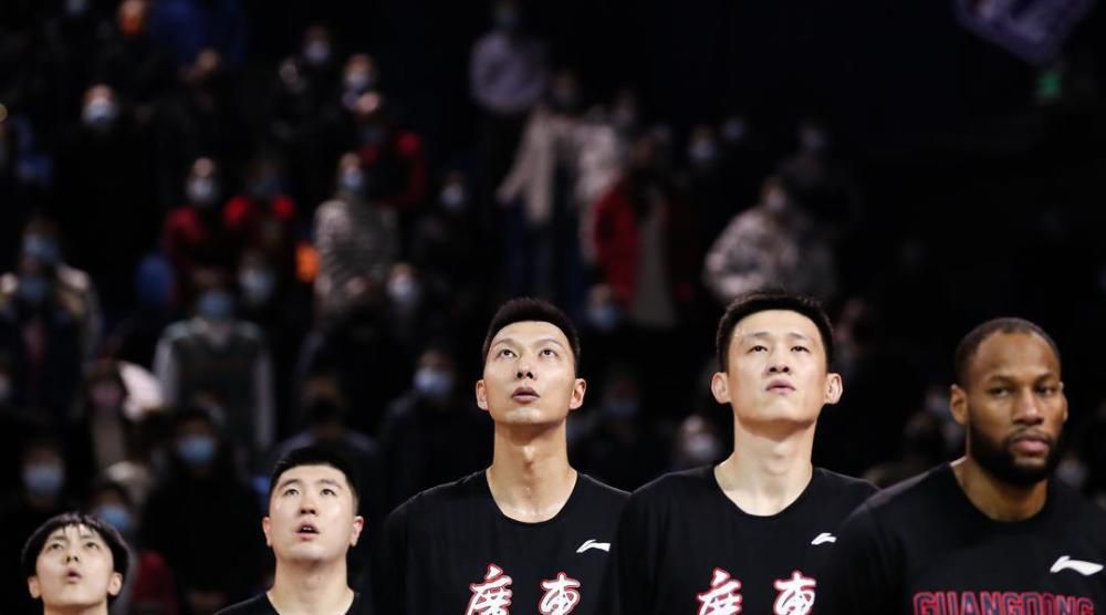 而在场等候的热情粉丝们也令当天的气氛更加高涨。