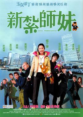 照片中，身穿灰色西装的华金·菲尼克斯化着已经花掉的“小丑装”，灰头土脸的在街头狂奔，身后还有另一个“红衣绿发”的小丑紧跟其后。