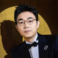 那在这个上面，我们的美术老师、造型老师，他们就会花很多功夫去做很多不一样的形象出来，然后大家开会讨论，最后定调出来。