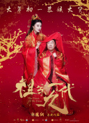 当天肯尼思·布拉纳一身蓝色西装亮相格外绅士，心情大好的他全程笑容挂在脸上，认真的拿笔写上自己的名字。