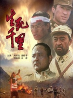 在镜头外，她活泼地和拍摄人员互动。