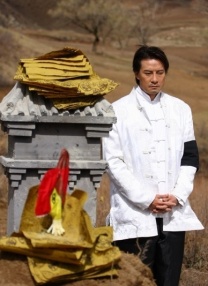去”主题路演到达广州站，导演、编剧马多携领衔主演贾冰、主演李梦、冯满一同走进影院，与观众热情互动、畅聊台前幕后故事，现场欢笑不断。