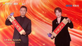 罗茜·汉丁顿-惠特莉、托妮·伽姆、卡拉·迪瓦伊等超模也惊艳亮相。